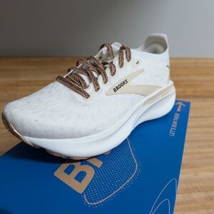Brooks White & Tan Running Shoe